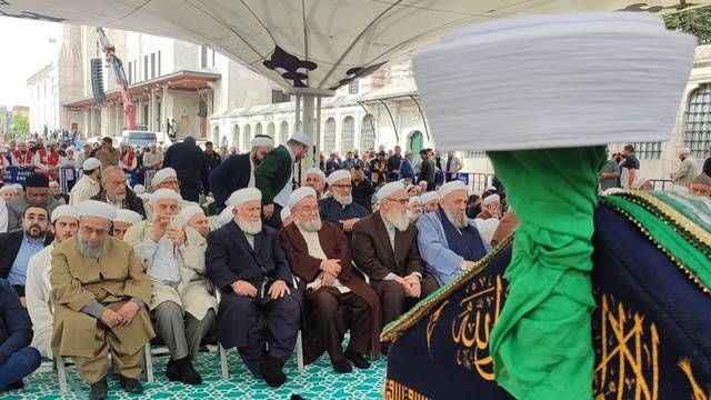 Hasan Kılıç Hocaefendi Fatih Camii'nden dualarla uğurlandı