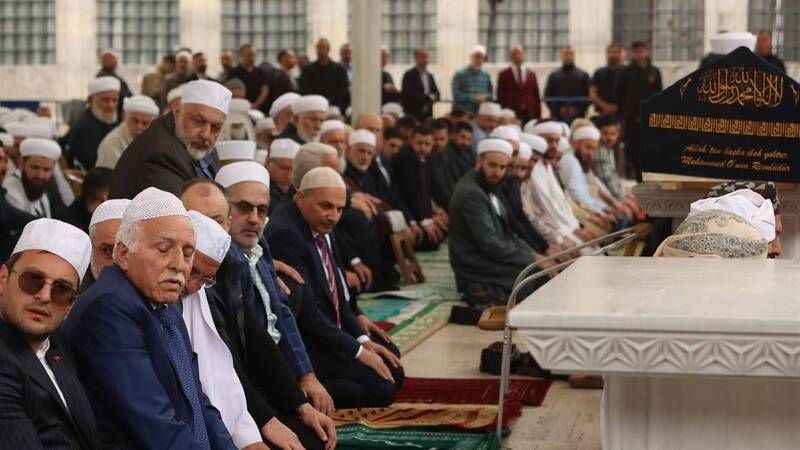 Hasan Kılıç Hocaefendi Fatih Camii'nden dualarla uğurlandı