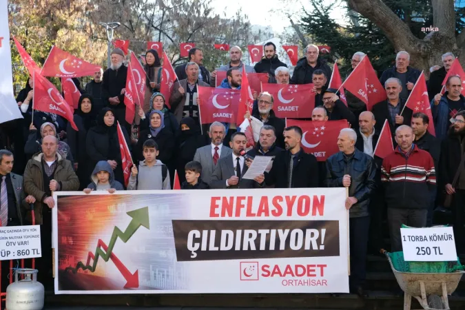 23 yıl sonra yeniden! Saadet Partisi'nden AK Parti iktidarının ekonomi politikalarına anlamlı protesto: Yazar kasa fırlatıldı