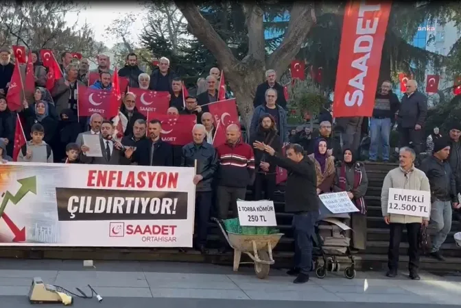 23 yıl sonra yeniden! Saadet Partisi'nden AK Parti iktidarının ekonomi politikalarına anlamlı protesto: Yazar kasa fırlatıldı