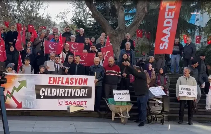 23 yıl sonra yeniden! Saadet Partisi'nden AK Parti iktidarının ekonomi politikalarına anlamlı protesto: Yazar kasa fırlatıldı